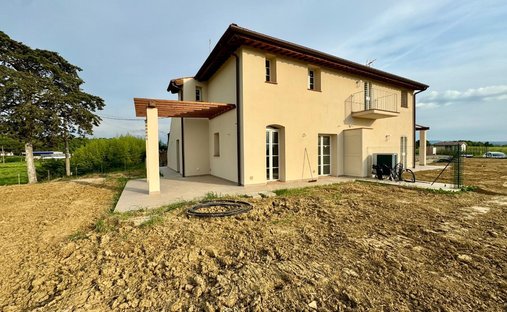 Country House in Oltrera, Pontedera, Tuscany 1