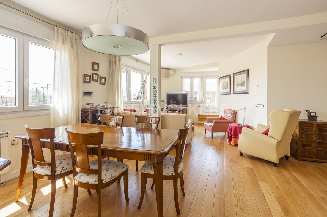 Classic Penthouse Properties Reference: Wonderful Penthouse In Classic Building In Chamberí Community Of
