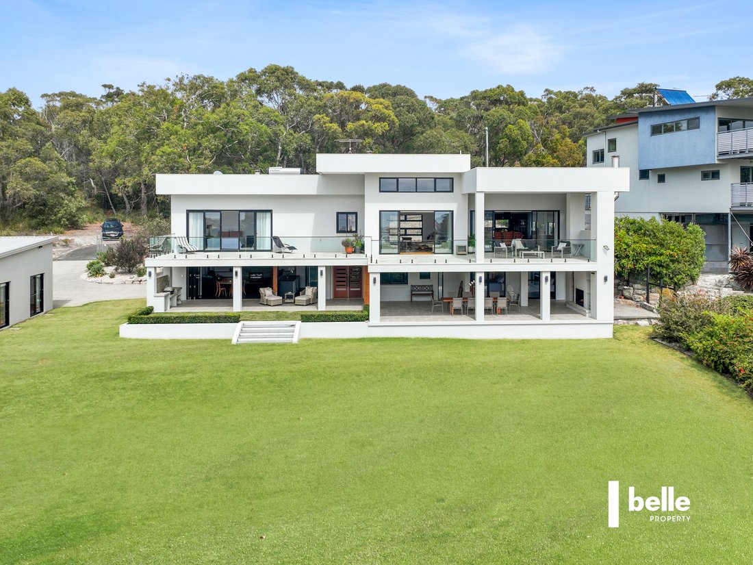 Oceanfront Elegance In Binalong Bay, Tasmania, Australia For Sale