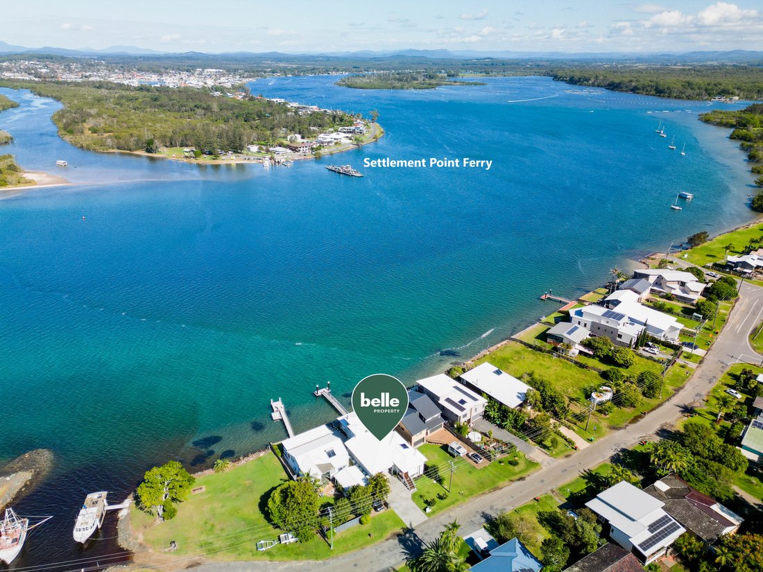 Remarkable Riverfront Property In North Shore, New South Wales