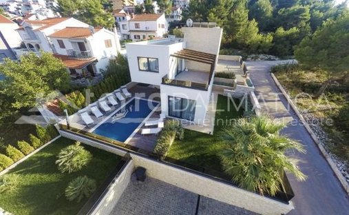 Villa in Okrug Gornji, Split-Dalmatia County, Croatia 1