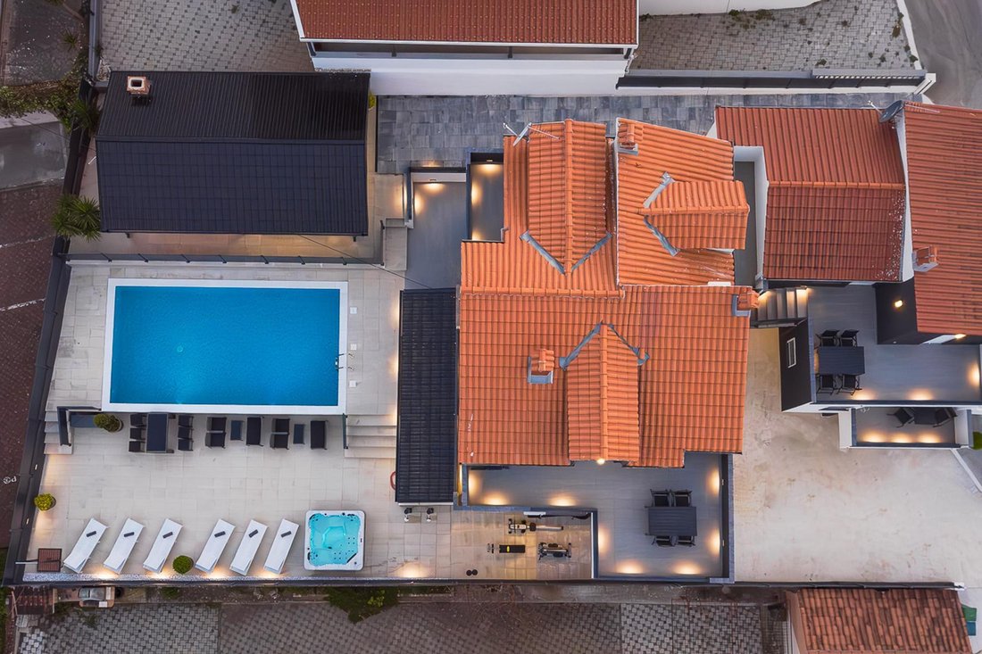 Villa in Okrug Gornji, Split-Dalmatia County, Croatia 1 - 14304990