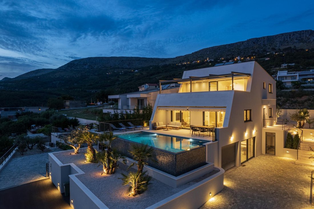Villa in Grljevac, Split-Dalmatia County, Croatia 1 - 14304983