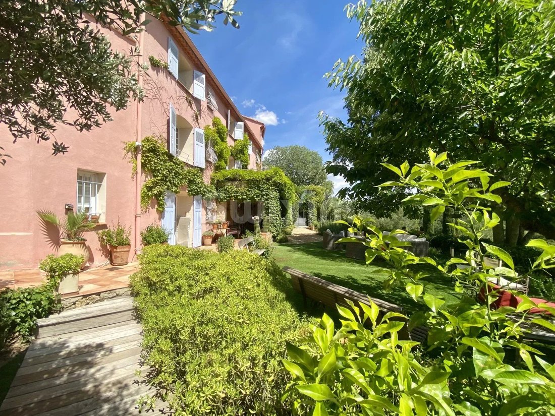 House in Entrecasteaux, Provence-Alpes-Côte d'Azur, France 2 - 14309365