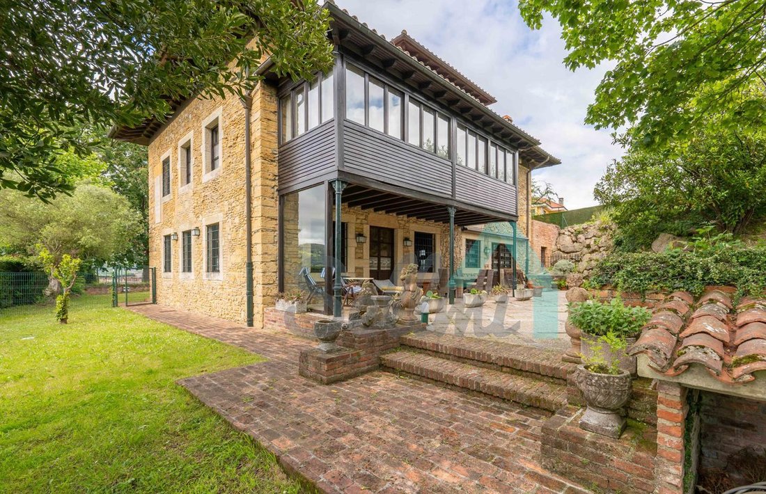 Villa in El Cristo y Buenavista, Oviedo, Spain 1 - 14307264