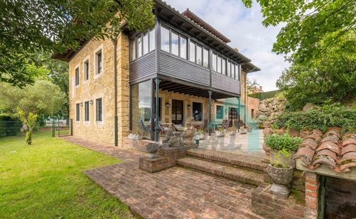 Villa in El Cristo y Buenavista, Oviedo, Spain 1