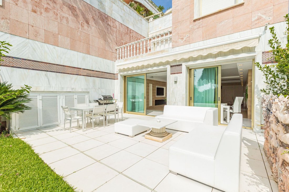 Apartment in Puerto Banus, Marbella, Spain 1 - 11285059