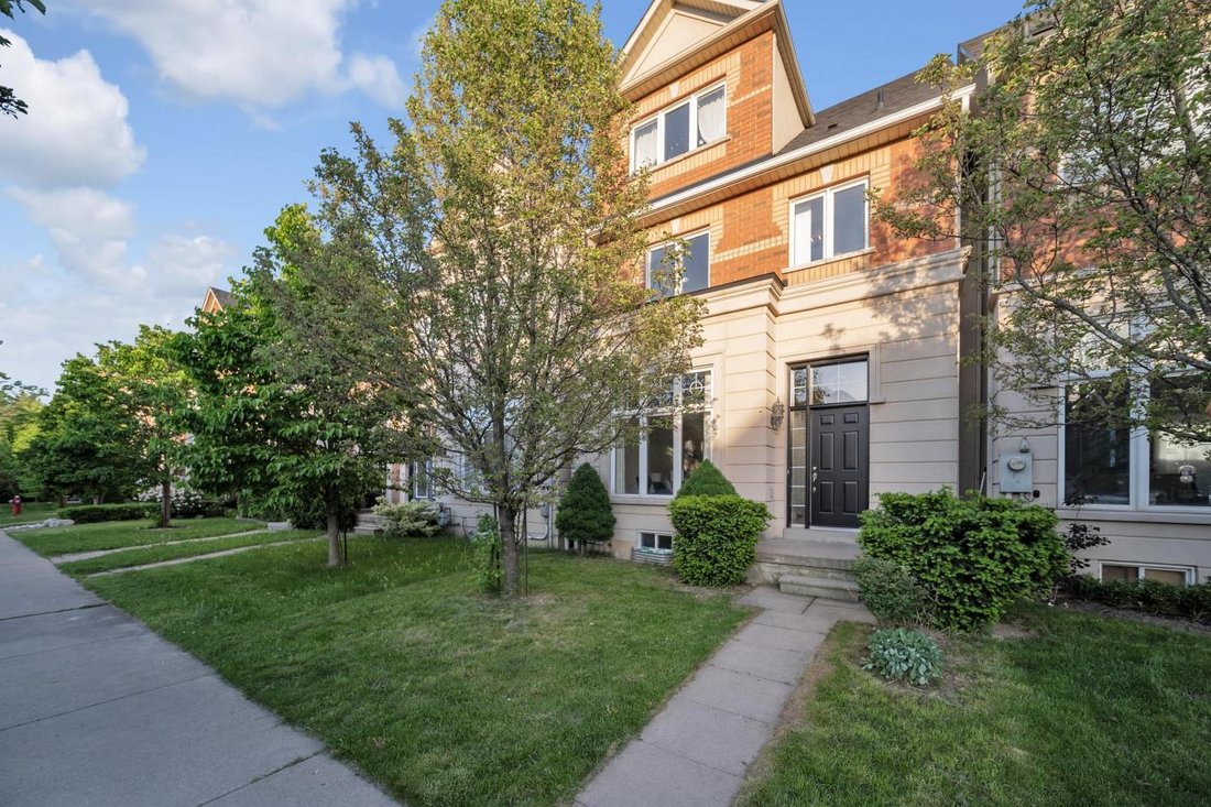 House in Mississauga, Ontario, Canada 2 - 14308529