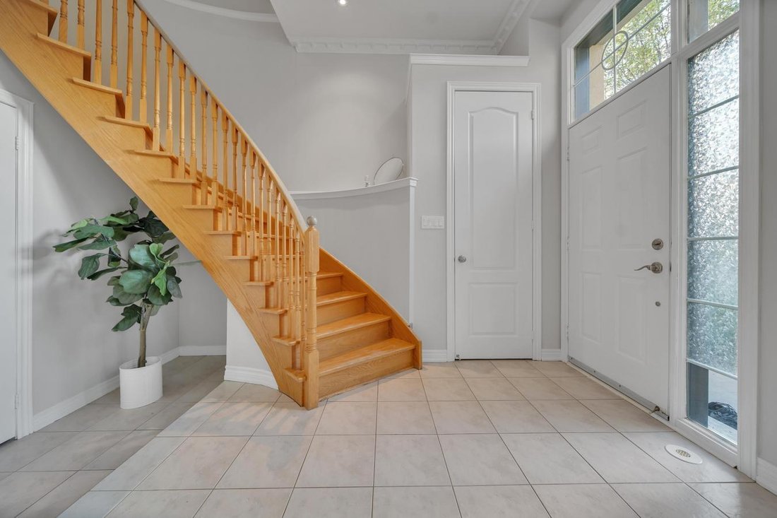 House in Mississauga, Ontario, Canada 3 - 14308529