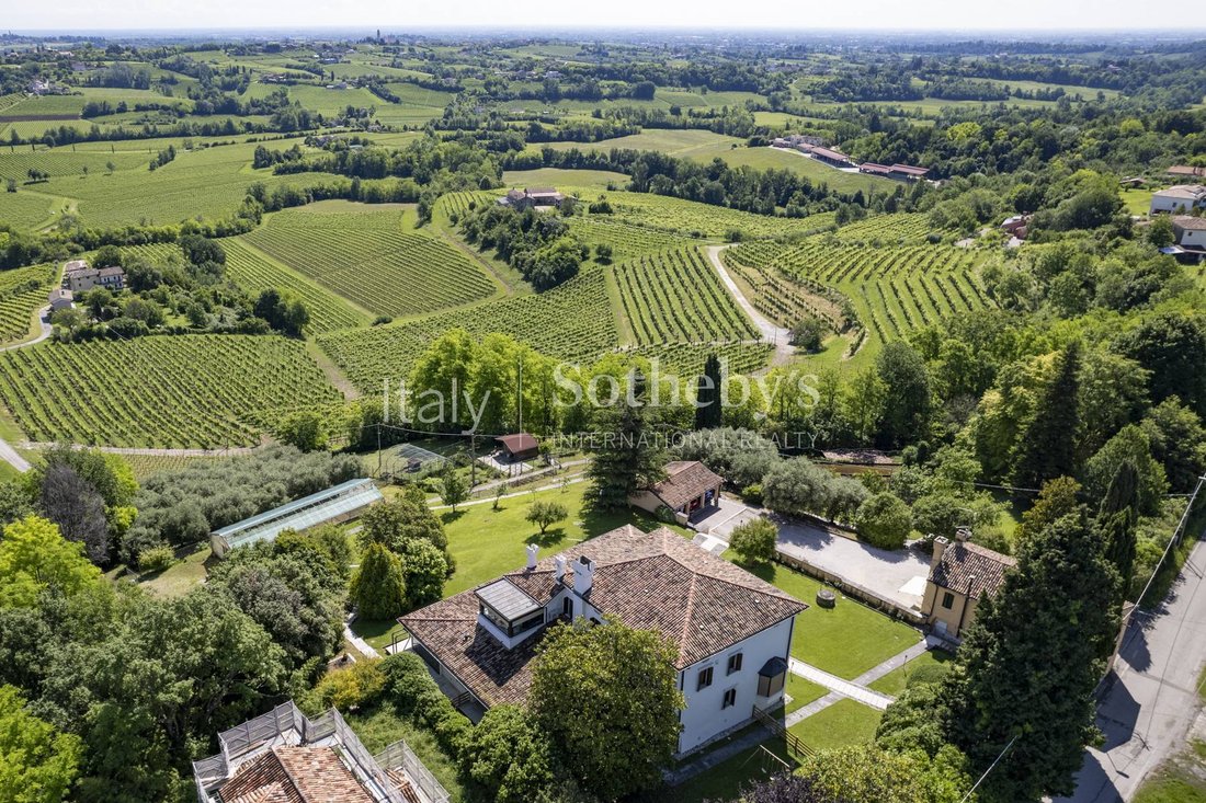 House in Vittorio Veneto, Veneto, Italy 2 - 13765464