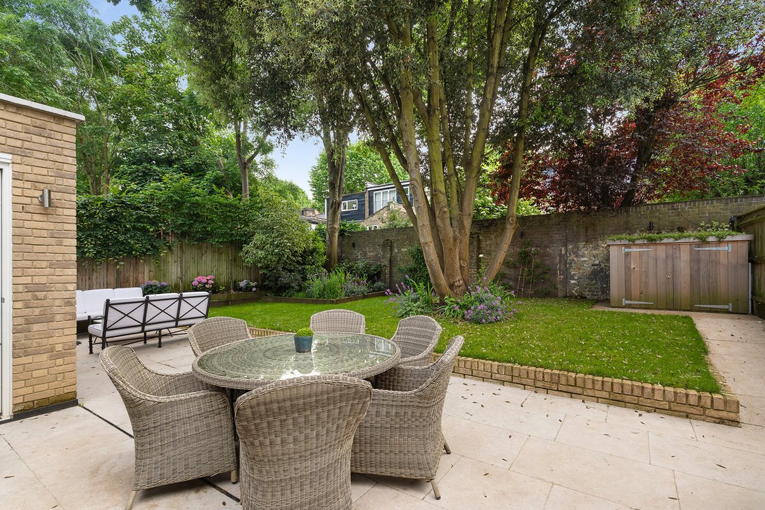 House in Chiswick, Hounslow, England 3 - 14315765
