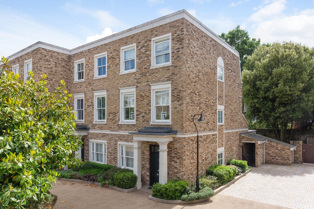 House in Chiswick, Hounslow, England 1 - 14315765