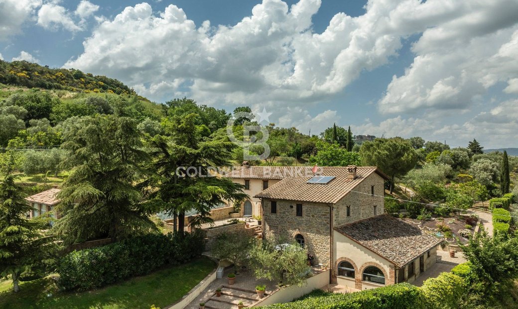 Rustico Casale Corte In Vendita A Magione Montesperello In Umbria