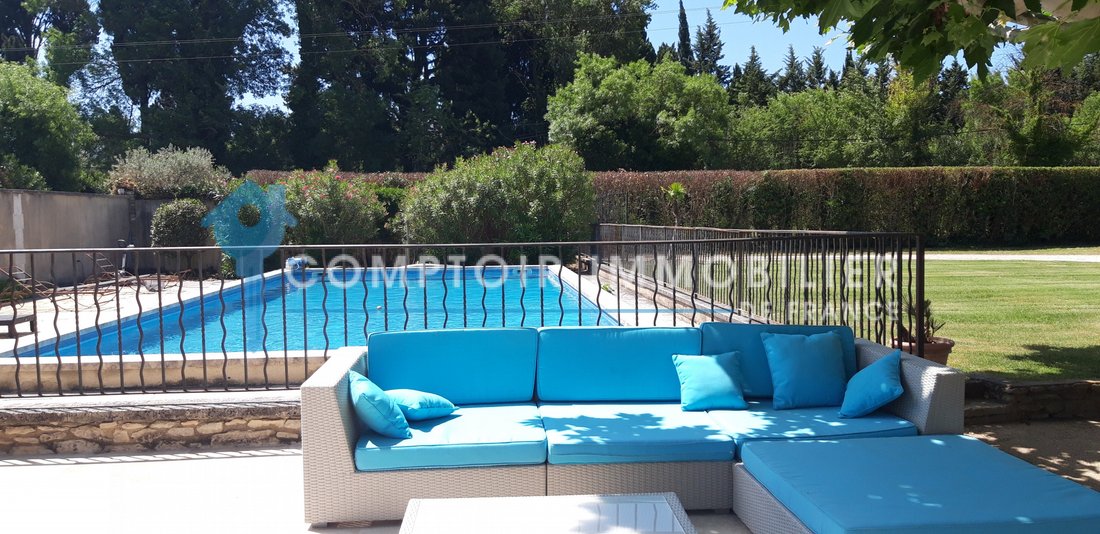 A Provençal Dream: Sunlit Elegance at the Foot of the Alpilles
