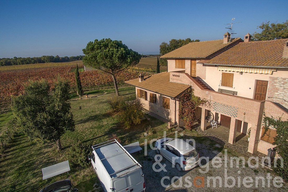 Farm Ranch in Castiglione del Lago, Umbria, Italy 5 - 11425665