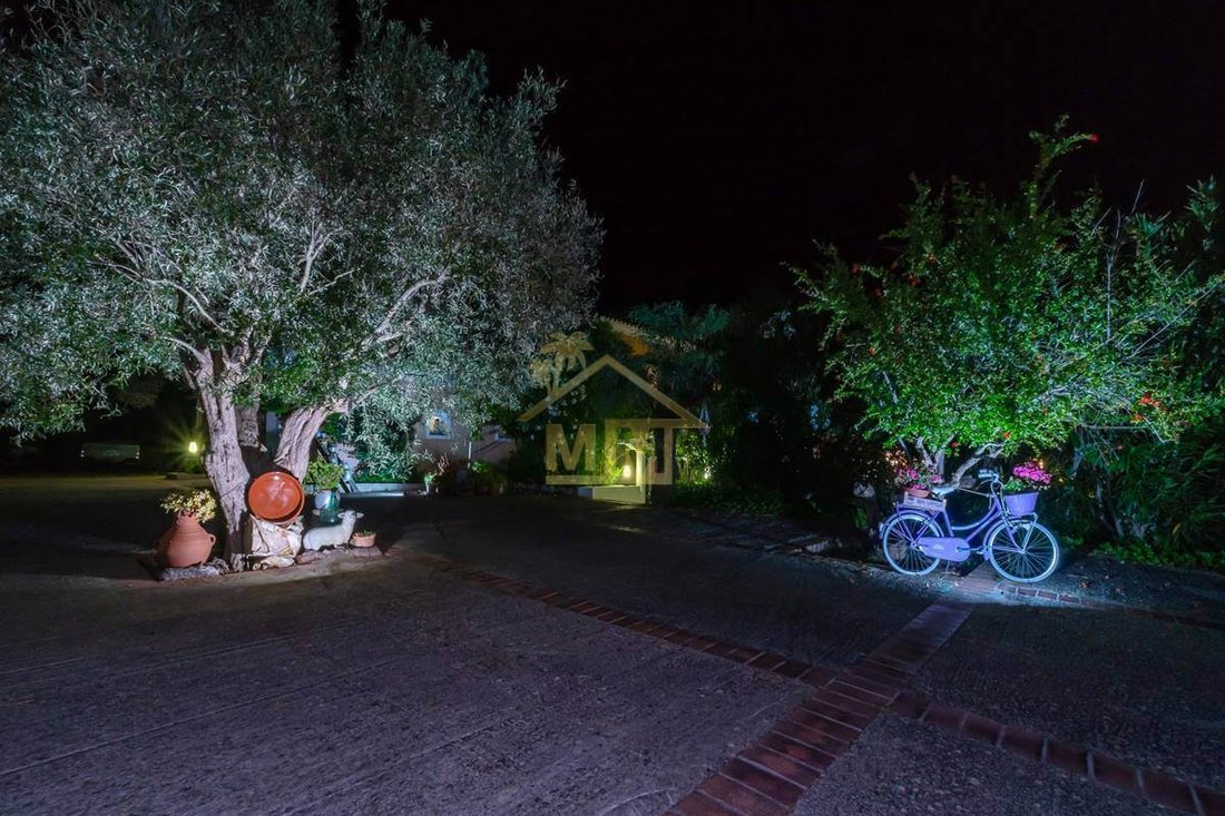 Villa in Mao, Balearic Islands, Spain 3 - 11847648