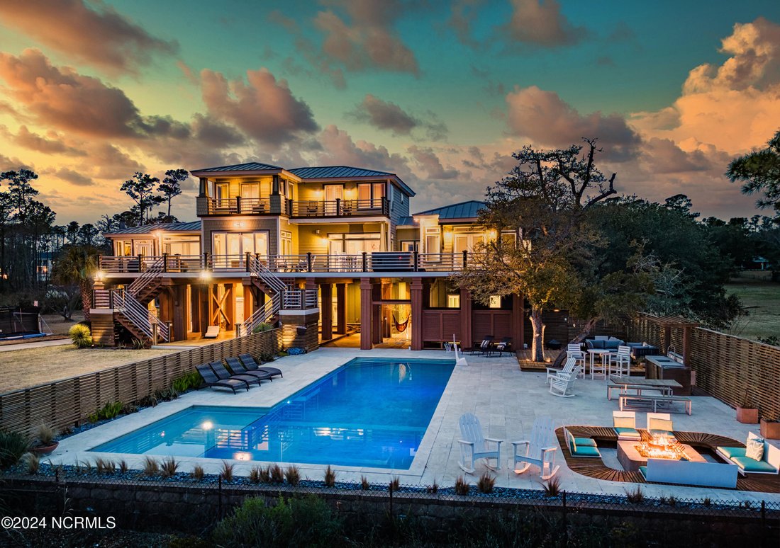 4 Bedrooms Single Family Detached In Sea Breeze, North Carolina, United