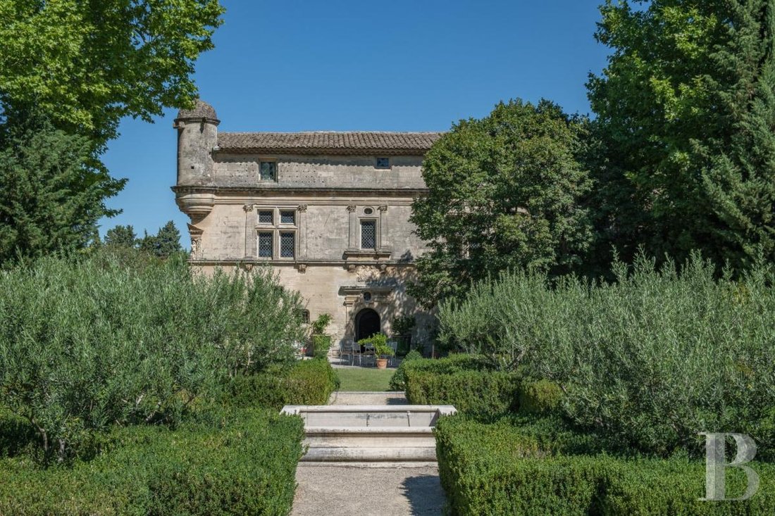 Mas de la Brune: A 1572 Renaissance Enchantment in Provence’s Golden Light