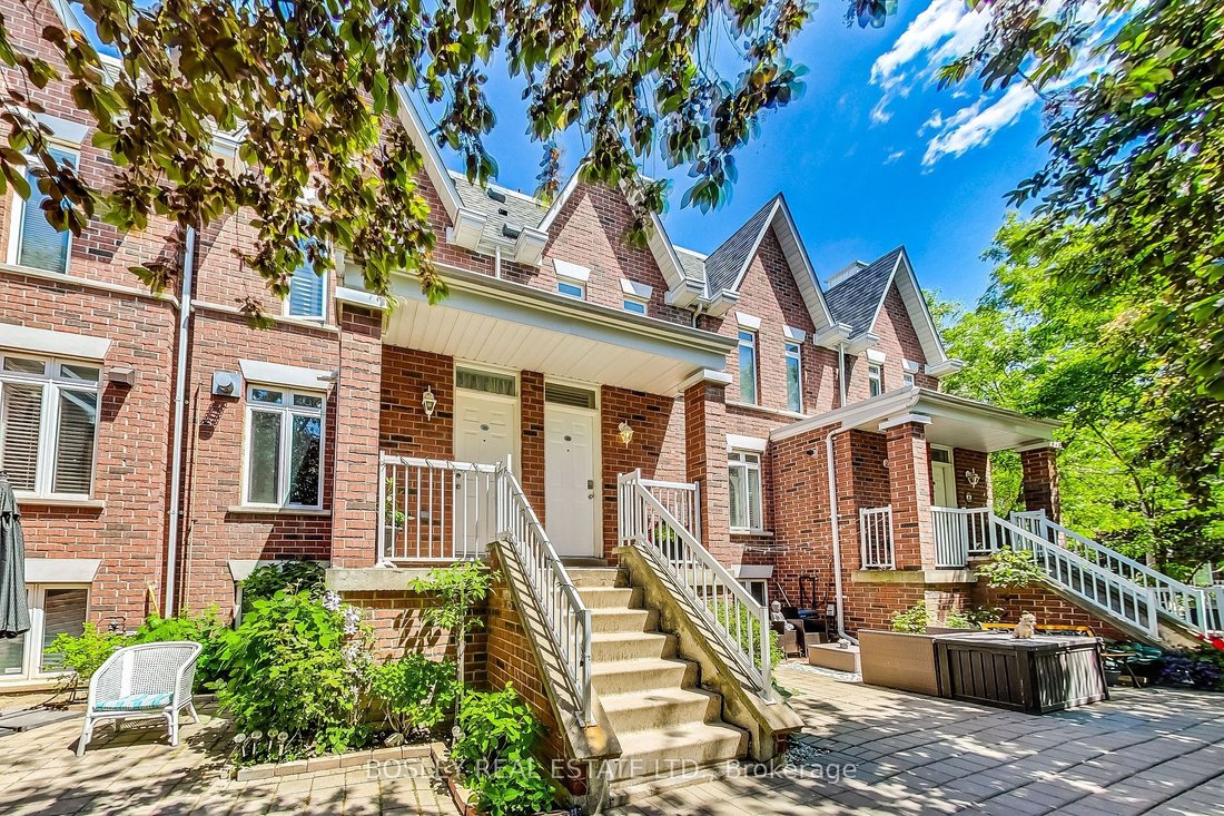 Modern Condo Townhome With Outdoor Sanctuaries In Toronto, Ontario