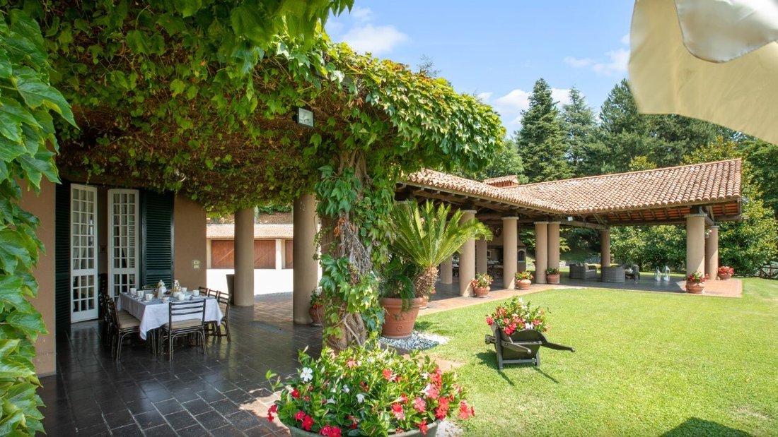 Villa in Rezzago, Lombardy, Italy 3 - 14341981