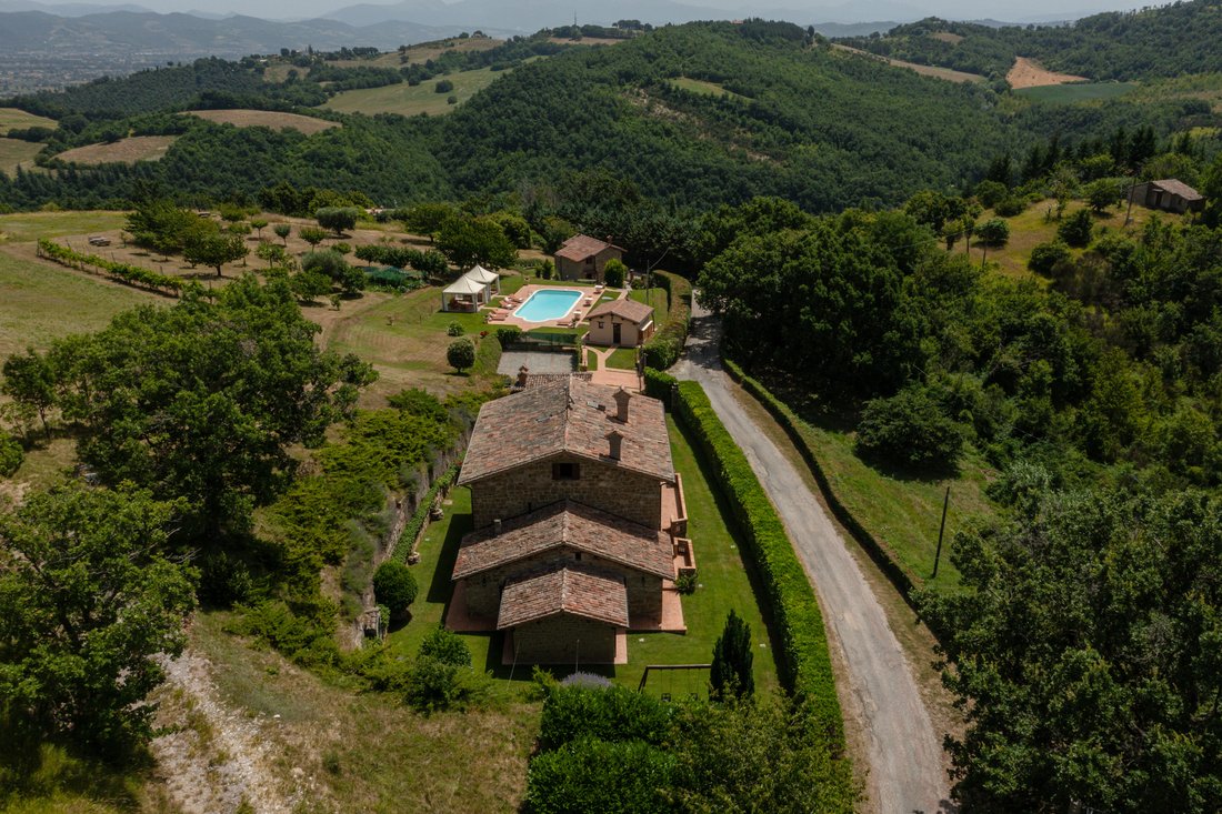 Villa en Gubbio, Umbría, Italia 4 - 14341963