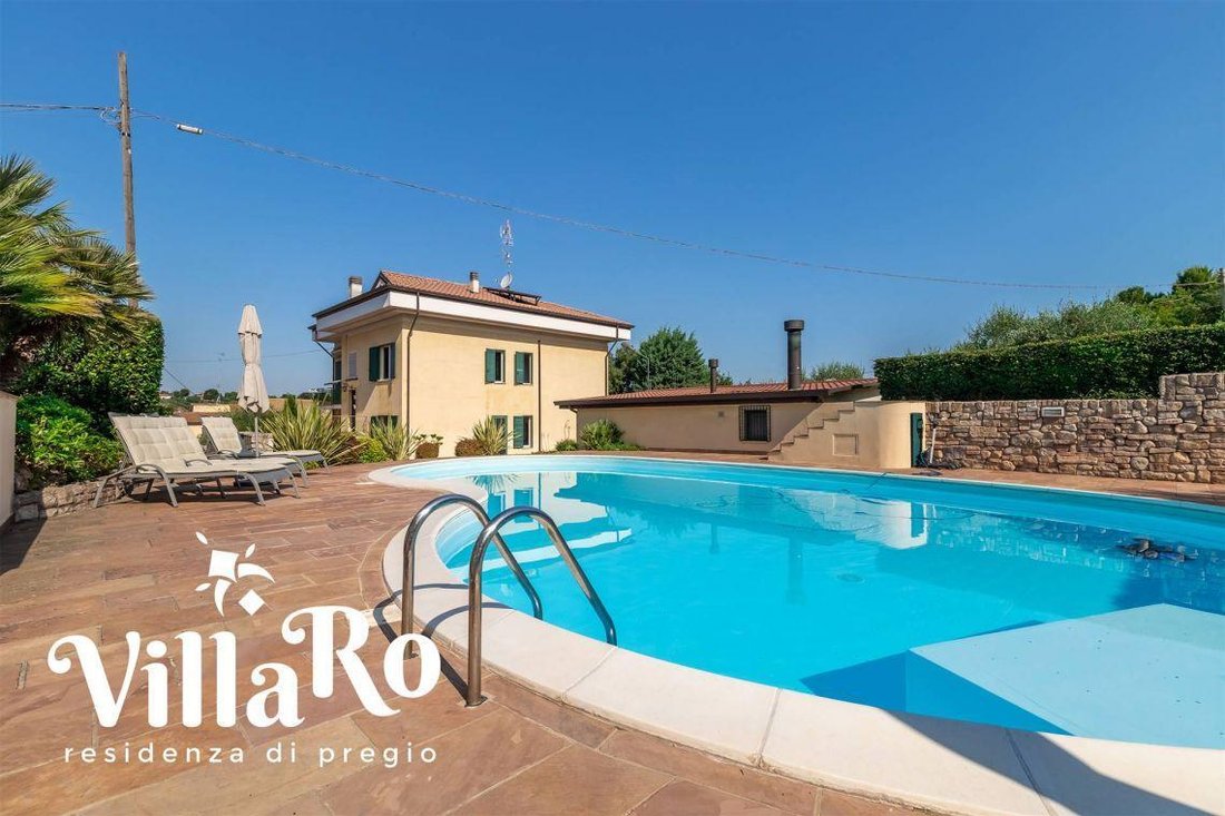 Villa in Sant'Angelo, Marche, Italy 1 - 14342268