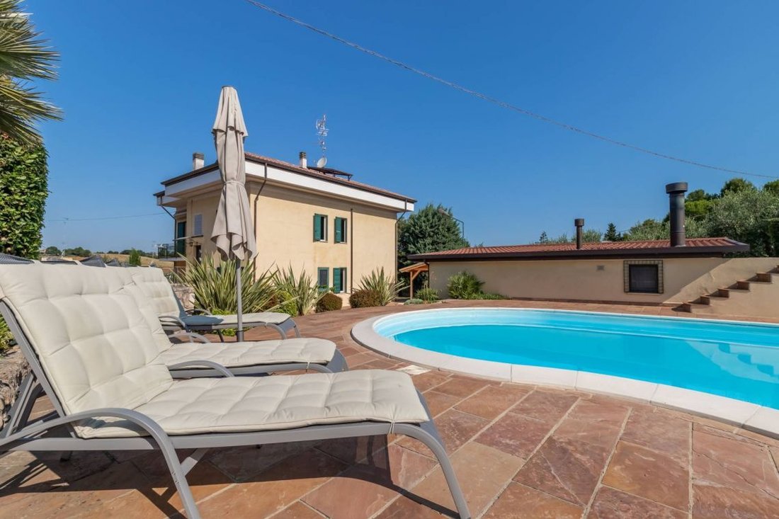 Villa in Sant'Angelo, Marche, Italy 3 - 14342268