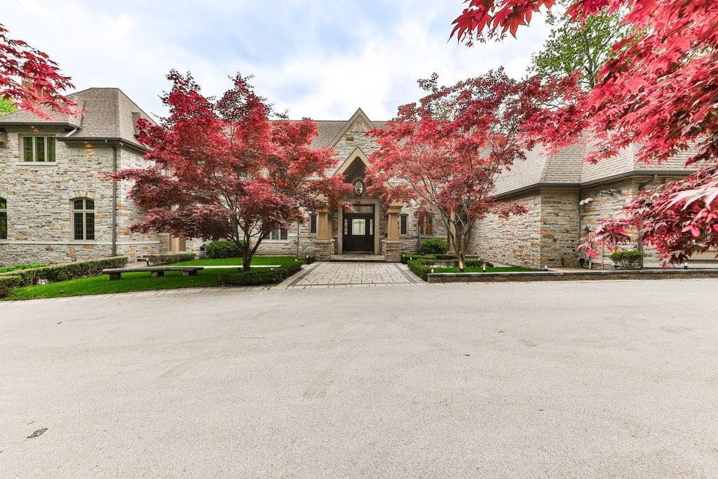 To 1420 Stavebank Road, An Exquisite In Mississauga, Ontario