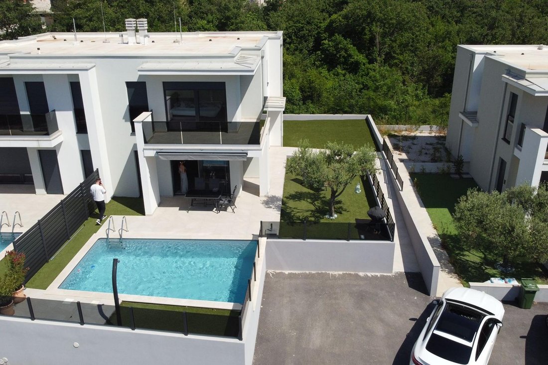 Villa in Umag, Istria County, Croatia 2 - 14347349