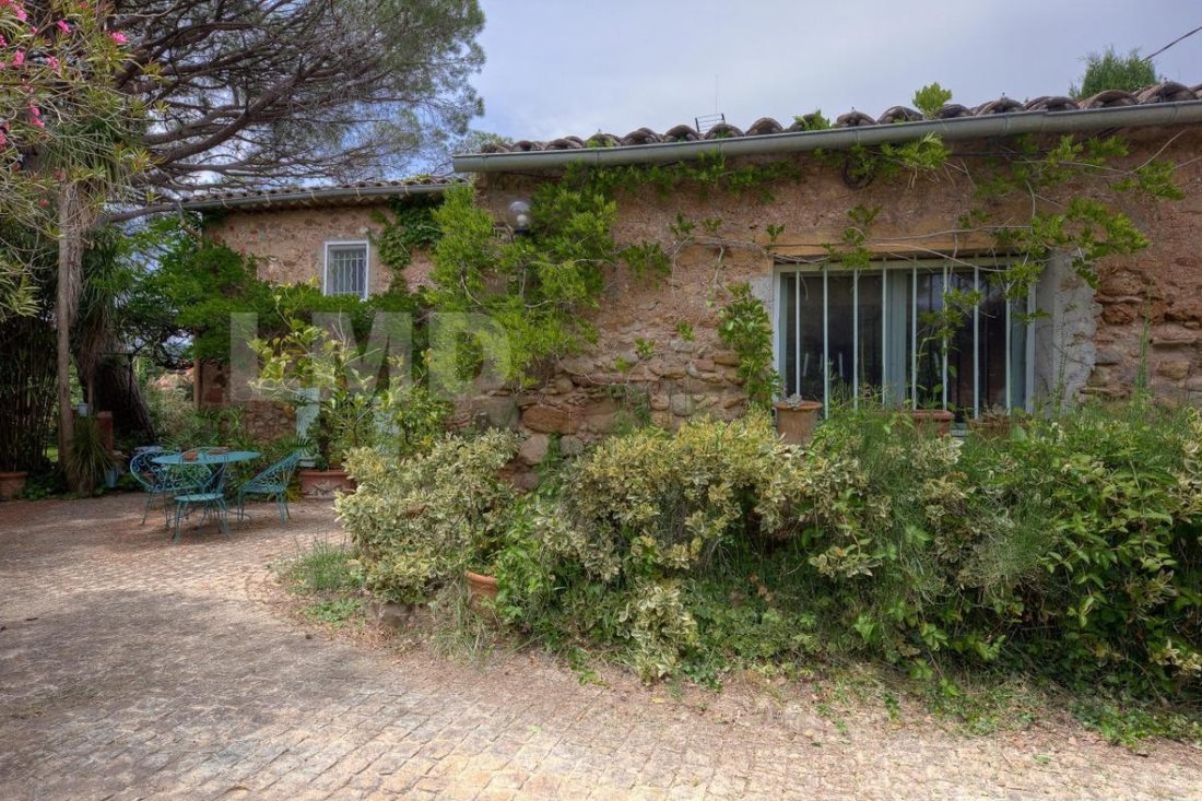 House in Partie Nord-Ferrieres-Cadenades-Rouviere, Le Muy, France 3 - 14346323