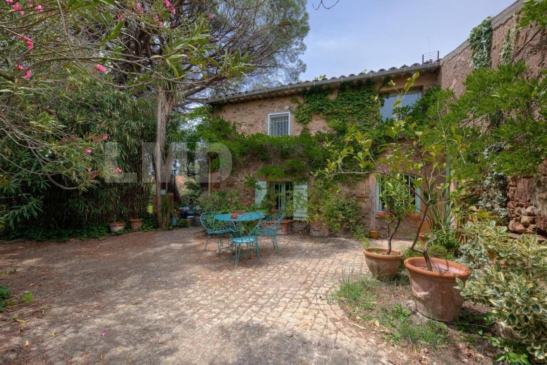 House in Partie Nord-Ferrieres-Cadenades-Rouviere, Le Muy, France 1 - 14346323