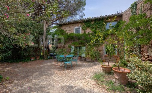 House in Partie Nord-Ferrieres-Cadenades-Rouviere, Le Muy, France 1