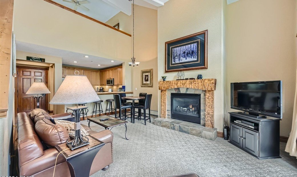 Curated visual reference: Gallery Detail: Terrific And Efficient Penthouse In Edwards Colorado United States