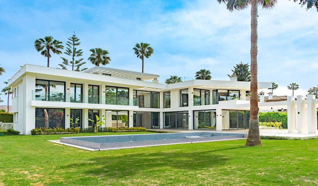 Villa in Sotogrande, San Roque, Andalusia 1 - 13667645