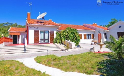 House in Coimbrao, Leiria District, Portugal 1