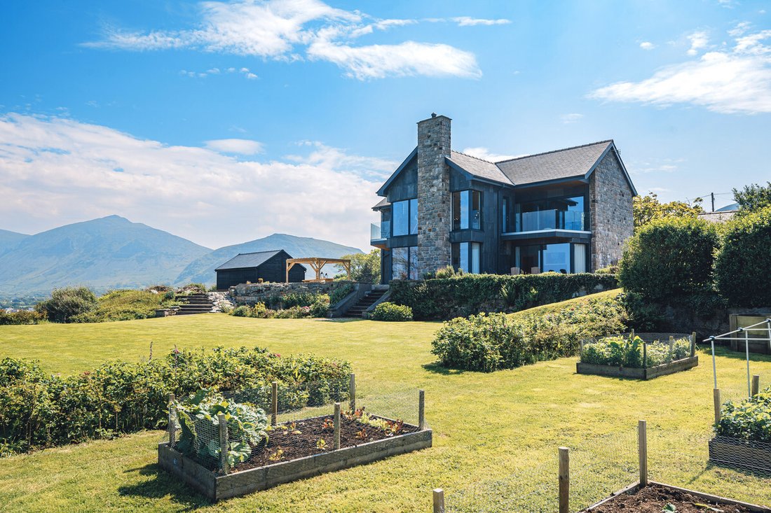 4 Bedroom Country House For Sale In In Caernarfon, Wales, United