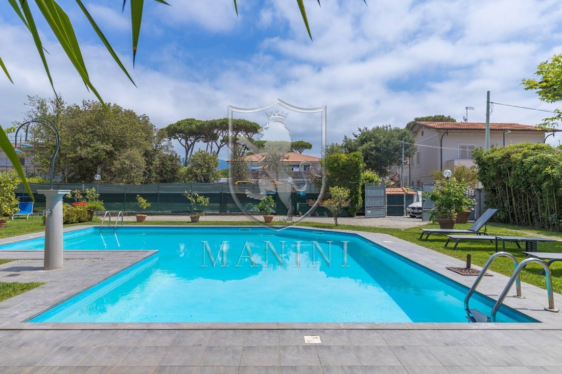 Villa in Roma Imperiale, Forte dei Marmi, Tuscany 2 - 14356268