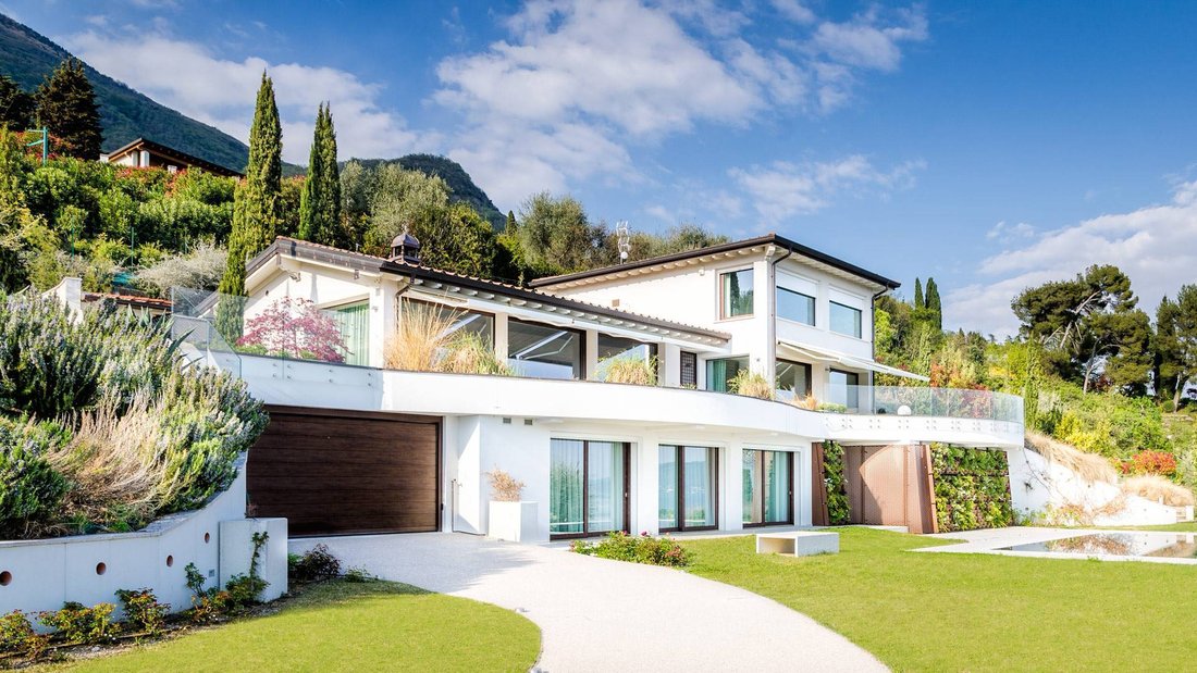 Villa in Gardone Riviera, Lombardy, Italy 1 - 14350033