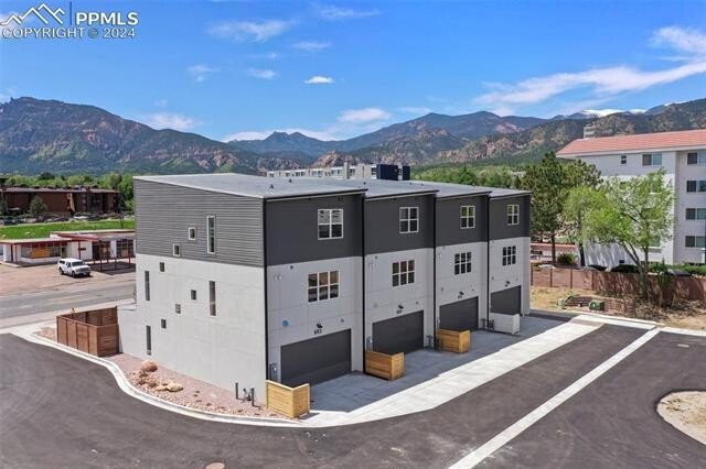 House in Colorado Springs, Colorado, United States 2 - 14348870