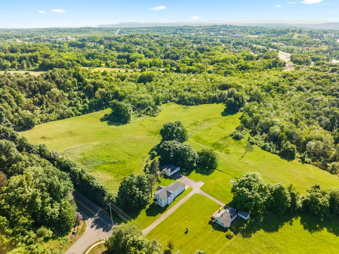 House in Meriden, Connecticut, United States 1 - 14348884
