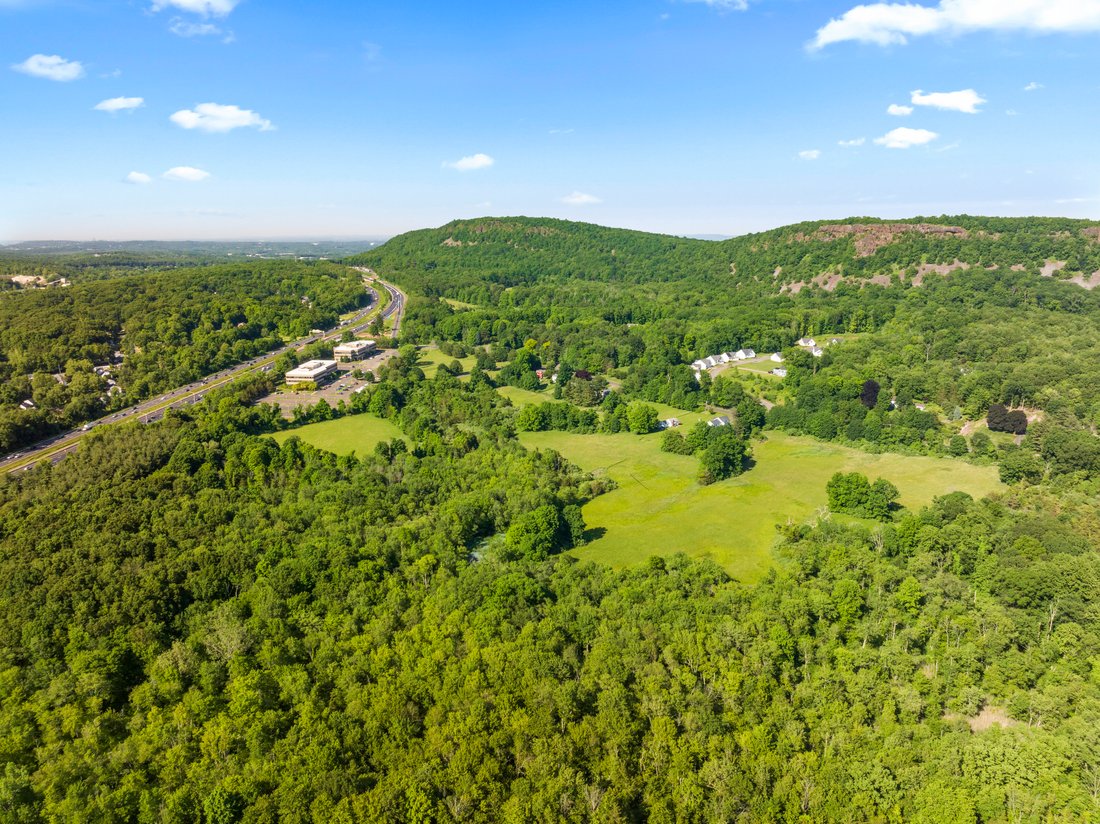 House in Meriden, Connecticut, United States 5 - 14348884