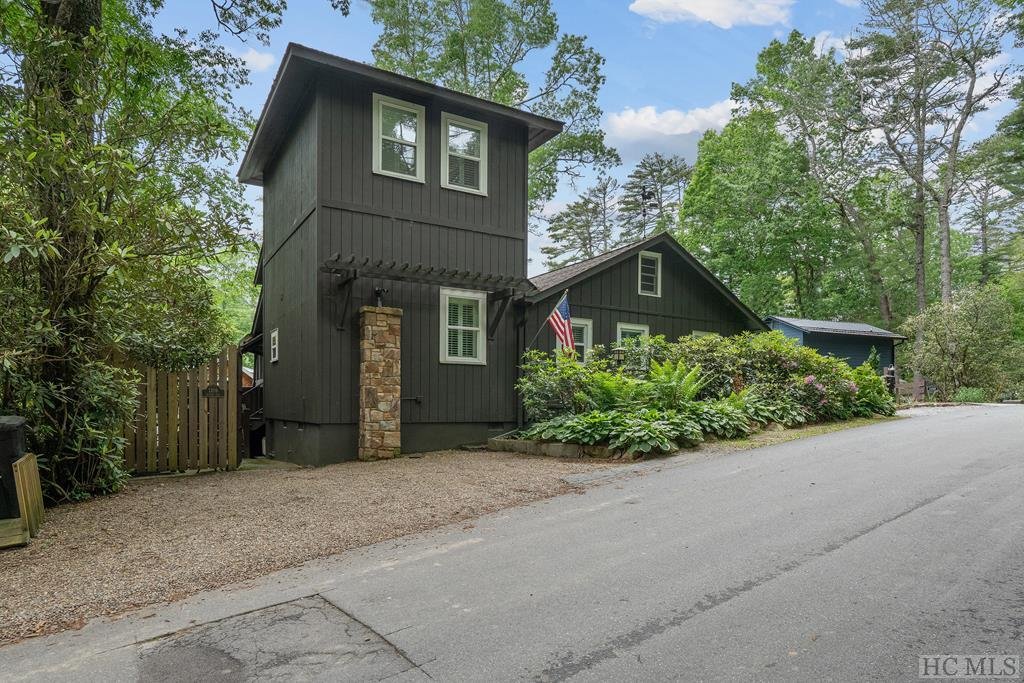 1209 Hickory Hill Road In Highlands North Carolina United States For