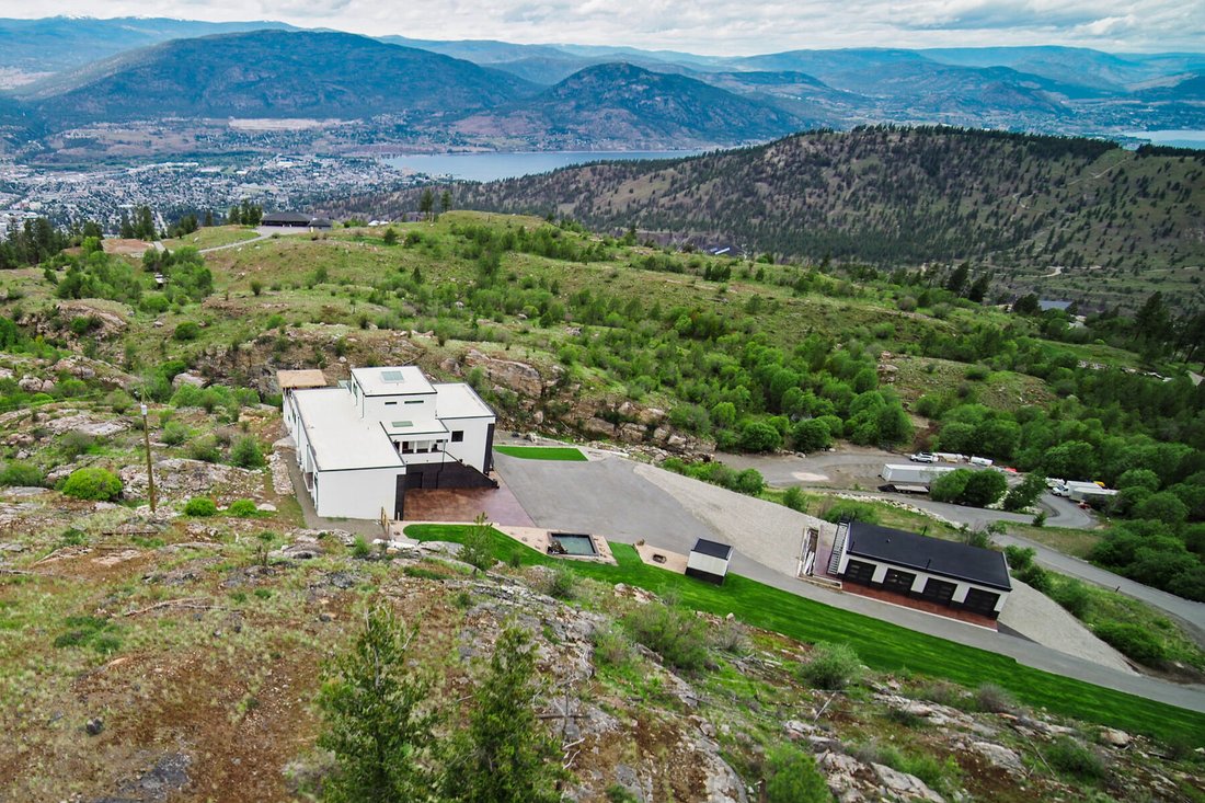 Luxurious Acreage In Penticton, British Columbia, Canada For Sale