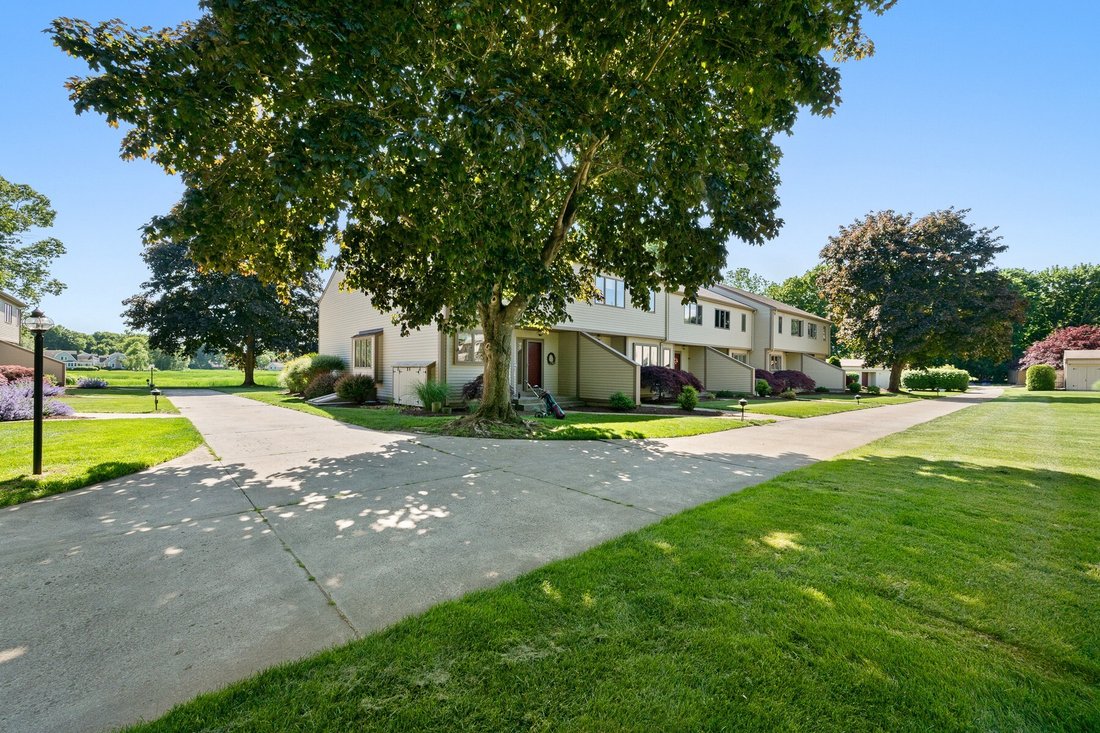 Rarely Available End Unit At The In Old Saybrook, Connecticut, United