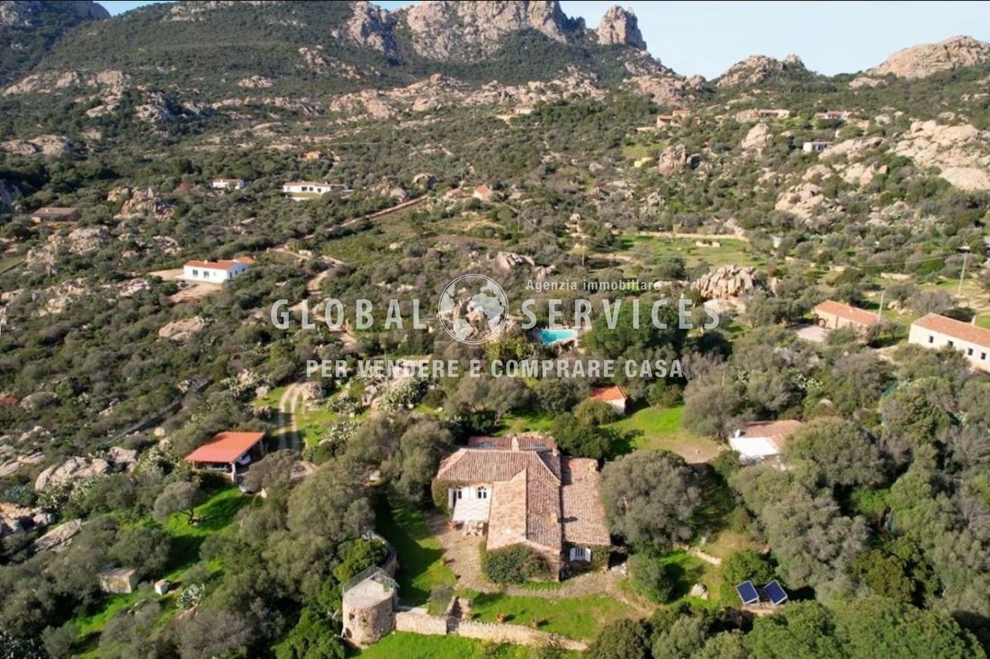 Villa in San Pantaleo, Olbia, Italy 3 - 14360403