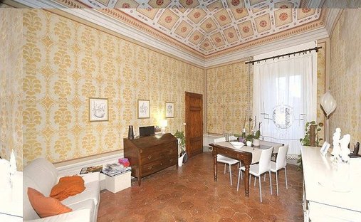 Estate in Volterra, Tuscany, Italy 1