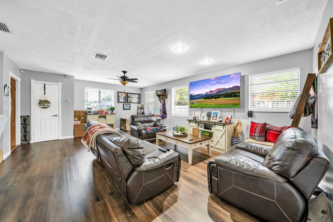 House in Hialeah, Florida, United States 2 - 14364358