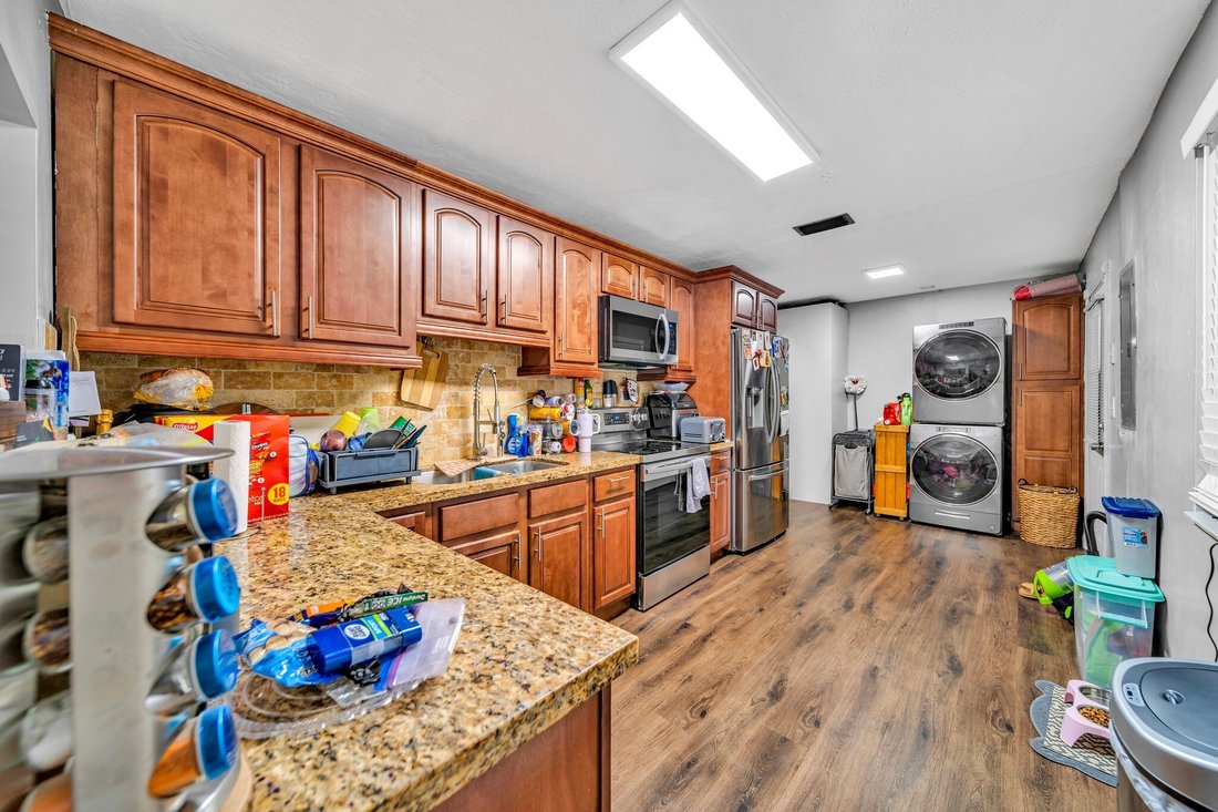 House in Hialeah, Florida, United States 3 - 14364358