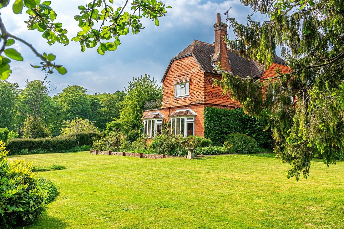 House in Goring Heath, England 2 - 14361376