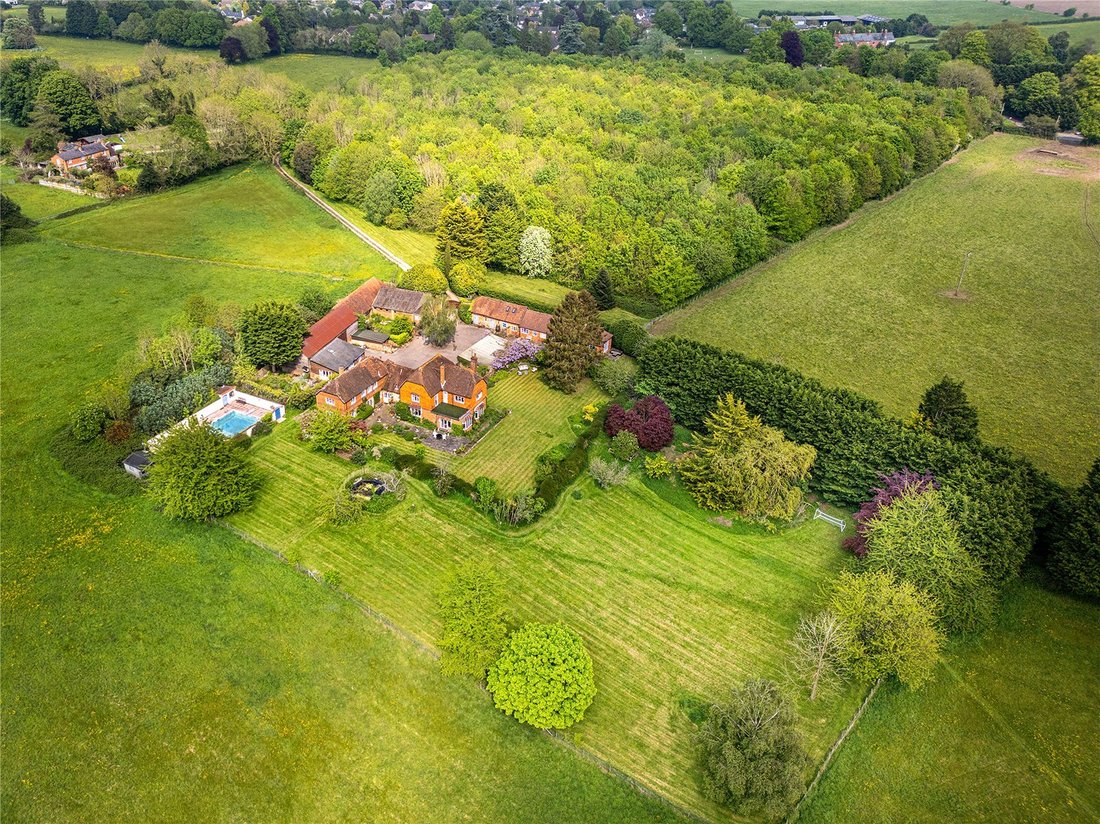 House in Goring Heath, England 1 - 14361376